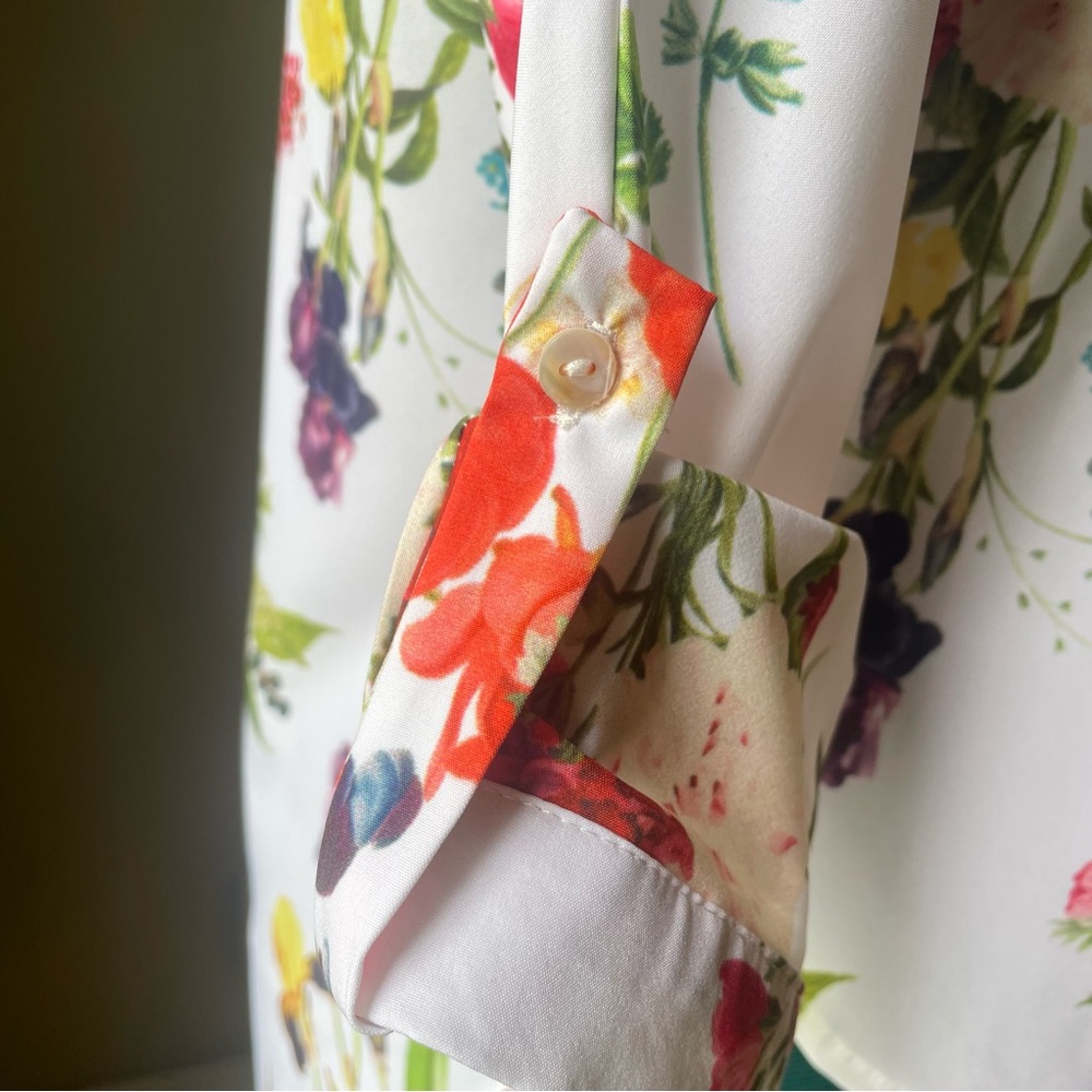 White 3/4 Sleeve Buttoned Blouse with Mandarin Collar - Picture 4 of 4